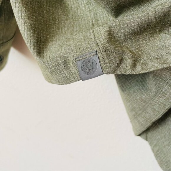 Lululemon Men’s LARGE Airing Easy Overshirt in Medium Olive - Picture 5 of 5